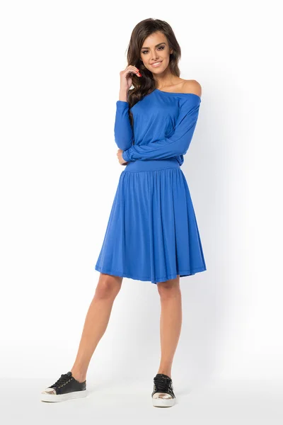 Letní šaty dámské ve volném střihu značkové středně dlouhé v modré barvě - Modrá - Makadam