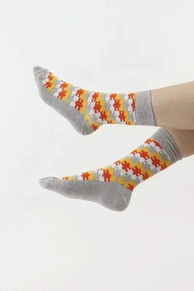 Dámské veselé ponožky v šedé barvě puzzle Moraj