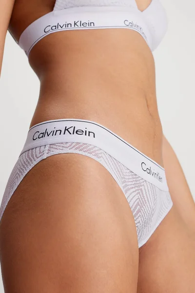 Průhledné krajkové kalhotky Calvin Klein s podpisovým pasem