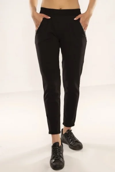 Černé teplákové kalhoty z kvalitní bavlny s pohodlným lemem v pase a kapsami na zip - CottonFit