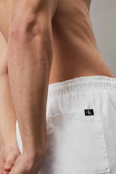 Pánské bílé plavky Calvin Klein s monogramem