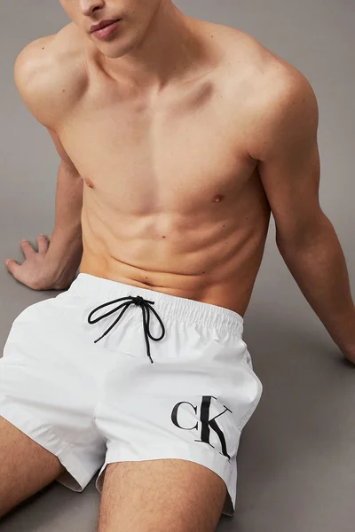 Pánské bílé plavky Calvin Klein s monogramem