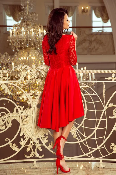 Červené dámské šaty s krajkovým výstřihem Numoco