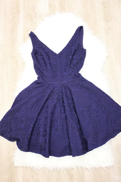 Společenské dámské šaty na ramínka s kolovou sukní tmavě modré Sherri