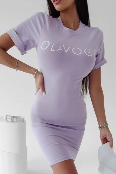 Ležérní bavlněné šaty s logem Ola Voga v lila barvě
