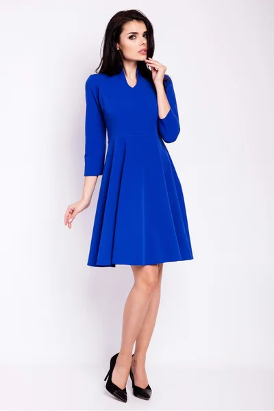 Modré elegantní šaty s rozšířeným spodním dílem