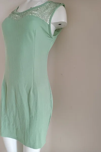 Zelené krajčované dámské šaty - Elegantní značky FPrice