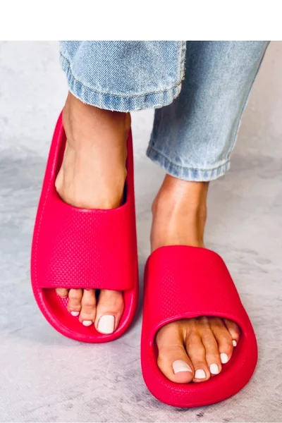 Červené gumové dámské pantofle - Vodní móda