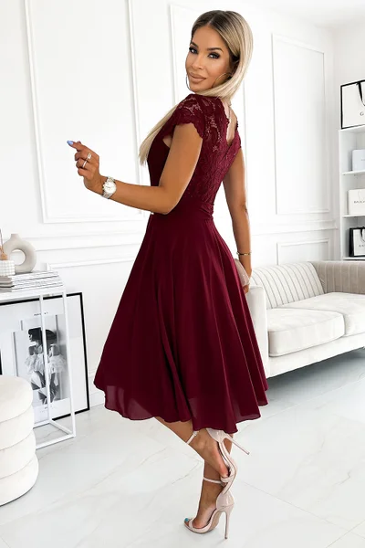 Exkluzivní bordó šifonové šaty s krajkovým výstřihem - Linda by Numoco