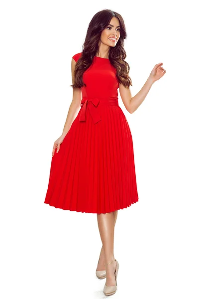 Červené dámské plisované šaty s krátkými rukávy a s páskem Numoco