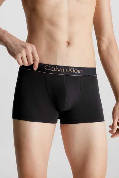 Luxusní černé boxerky CK BLACK z recyklovaných materiálů Calvin Klein