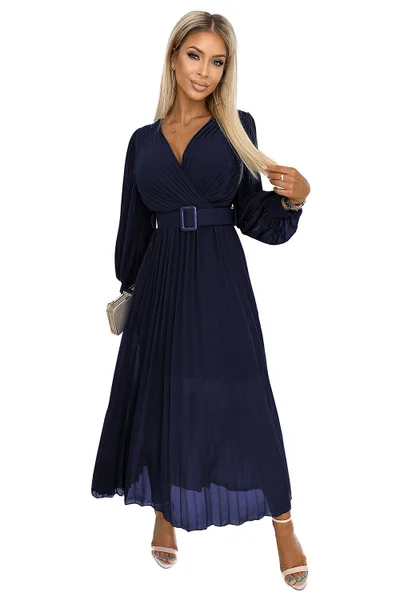Šaty Klara - elegantní plisovaný model s výstřihem v tmavě v modré barvě barvě od Numoco
