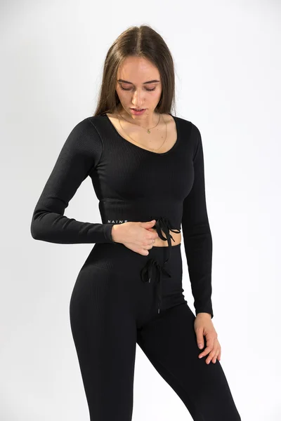 Sportovní černý žebrovaný crop-top s legínami - Elegantní pas B2B Professional Sports