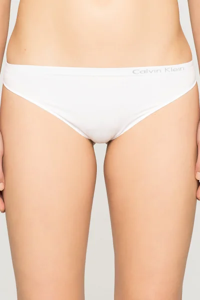 Bílá dámská tanga Calvin Klein klasicky střižená