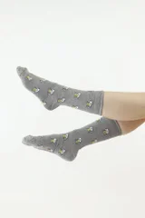 Vtipné ponožky Beer v v šedé barvě barvě od Moraj s vyšším lemem
