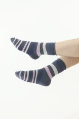 Teplé v šedé barvě pruhované ponožky pro dámy od Moraj s bavlnou a elastanem