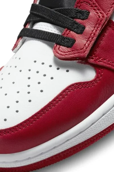 Červenobílé pánské sportovní boty Nike Air Jordan 1 Low