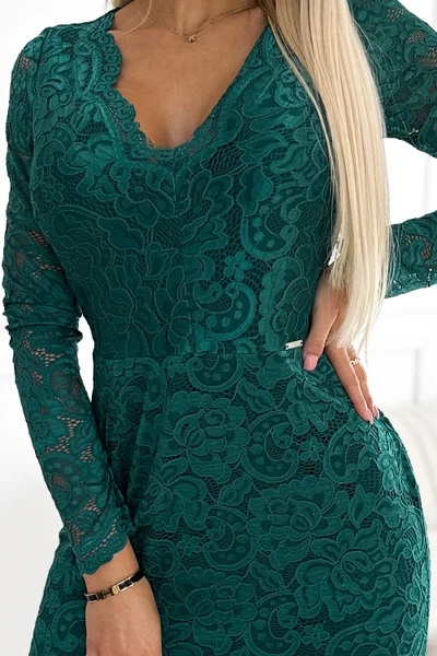 Zelené krajkové šaty Numoco s výstřihem - Elegantní zelené dlouhé šaty