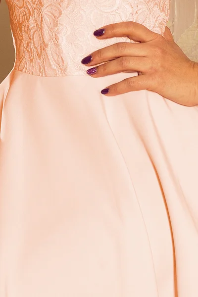 Krajkové šaty MARTA v broskvové barvě od Numoco