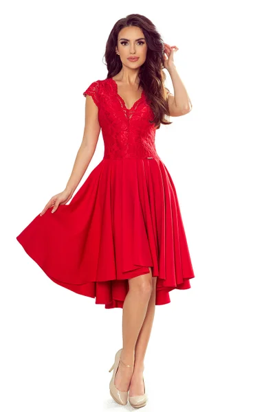 Červené dámské šaty s delším zadním dílem a krajkovým výstřihem Numoco